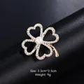 Elegant four-leaf clover brooch with sparkling crystals and central white pearl for suits - Four-Leaf Clover Artificial Pearl Style (XD9129) / Gold