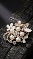 Elegant gold floral brooch featuring white pearls and sparkling crystal rhinestones - Enamel Artificial Pearl Flower Style (XD824224) / Gold