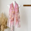 Elegante sciarpa in chiffon rosa con fiori di loto, scialle lungo e leggero da spiaggia. - 160cm / Profumo segreto rosa