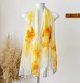 Elegante sciarpa lunga in seta con motivo a loto giallo per protezione solare estiva al mare - 160 / Giallo bellezza oro liquido