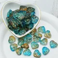 Dettaglio ravvicinato di perle di vetro a forma di cuore blu e marroni strutturate - L634# Blu Alba
