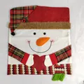 Weihnachts-Stuhlbezug Schneemann Dekoration mit rot karierter Mütze und Herzdetail - Schneemann