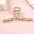 Grande pince à cheveux en métal doré ornée de strass brillants au design de boucle chic - Pince en X avec double rangée de strass