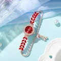 Detailansicht der roségoldenen Blatt-Armbanduhr mit rotem Zifferblatt und Strass - Blatt Edelstein Armbanduhr (HS2512-136-03) / Rot