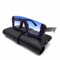 Lunettes de soleil demi-monture pour femmes, verres bleus et détails en strass violet foncé. - Décoration en strass / Verres Bleus Strass Violet Foncé