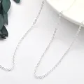 Κοντινή λεπτομέρεια ασημένιας αλυσίδας με κρίκους O για κατασκευή κοσμημάτων DIY - 1,2 mm αλυσίδες rolo sparkle / Ασημί