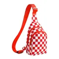 Dettaglio borsa a tracolla in nylon a scacchi bianchi e rossi con cinturino regolabile. - Rosso