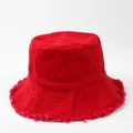 Stylish red frayed edge bucket hat featuring a wide brim for optimal sun protection - 58cm (Brim with Aluminum Wire for Shaping) / Red