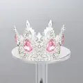 Detalle de una elegante corona de aleación plateada con pedrería rosa en forma de pera - Rosa Diamante / Plateado