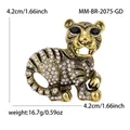 Vintage tiger brooch detail with dimensions 4.2cm and weight 16.7g on white background - Antique Gold - Gold Color 2075-GD