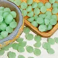Macro di perle in vetro verde chiaro a forma di baccello di loto per gioielli fai da te - Forma di Baccello di Loto (L919) / Verde chiaro