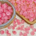 Detailansicht von rosa Glasperlen in Blumenform für DIY-Schmuck, 10x6mm Größe - Lotuskapselform (L925) / Rosa
