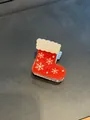 Festliche rote Weihnachtssocken-Haarklammer mit weißem Glitzer-Schneeflocken-Muster. - Weihnachtssocke (d)
