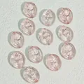 Detailopname van 15x18mm ovale roze glazen kralen met rozenpatroon voor sieraden - Lichtroze