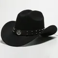 Elegante cappello da cowboy in feltro nero con fascia in pelle borchiata e medaglione leone - 22 / Taglia unica