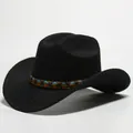 Classico cappello da cowboy western in finta lana nera con fascia etnica decorativa. - 24 / Taglia unica
