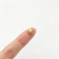 Pequeña cuenta de pulpo de acero inoxidable dorado para joyería DIY en un dedo - Forma de Pulpo / Dorado