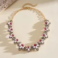 Elegante Halskette im Hofstil mit Perlen und Strasssteinen in Goldoptik. - Halskette Ohne Ohrringe / Gold-Rosa-Weiß