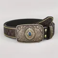 Dettaglio cintura in pelle stile cowboy western con fibbia ornata e gemma blu - Stile Rilievo con Gemma Blu (Stile H)