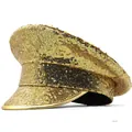 Vue détaillée d'un chapeau militaire de luxe à paillettes dorées réfléchissantes - Taille unique / Or