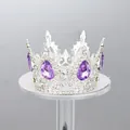 Detalle de corona de aleación de plata con pedrería morada para decoración de pasteles. - Diamantes de Imitación Morados / Plateado