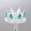 Primer plano de corona de plata con cristales azules en gota y pedrería brillante - Lake Blue Rhinestone / Plateado