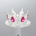 Vista detallada de una corona plateada con gemas rosas para la decoración de pasteles. - Diamante de Imitación Rojo Rosa / Plateado