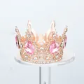 Primer plano de corona oro rosa con cristales rosas de gota y diamantes de imitación - Rosa Diamante / Rosa oro