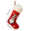 Calcetín de Navidad rojo con motivo de gnomo y medida de 40 cm sobre fondo blanco - Rojo