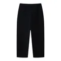 Detail van het unieke gebogen silhouet van deze zwarte wollen broek met wijde pijpen. - S / Bottoms / Zwart