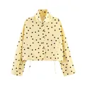 Elegante top giallo chiaro a maniche lunghe con pois neri e raffinato collo alto di design - XS / Top / Giallo