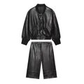 Détail de l'ensemble veste bomber en similicuir noir et short large assorti - XS / Haut Et Bas / Noir
