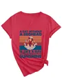 Rotes V-Ausschnitt T-Shirt Detail mit 'A Day Without A Redhead' Grafikdruck - Rot
