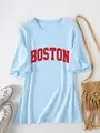 Oversized lichtblauw T-shirt met rode Boston-print en macramé tas - S / Top (3811) / Lichtblauw