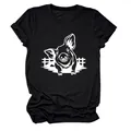 Vista dettagliata della stampa bianca a testa di maiale su una t-shirt nera casuale - Taglia S / Top / Nero (Testo Bianco)