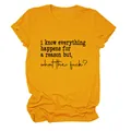 Vista dettagliata della t-shirt gialla con la stampa umoristica 'I know everything happens'. - Taglia S / Top / Giallo Senape (Carattere Nero)