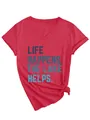 Rood dames T-shirt met V-hals en de tekst 'Life Happens The Lake Helps' print. - Rood
