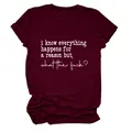 Gros plan du slogan humoristique sur ce T-shirt bordeaux à manches courtes pour femmes - S / Hauts / Bordeaux