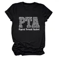 Primer plano detallado de la camiseta negra PTA Physical Therapist Assistant con leopardo - S / Tops / Negro