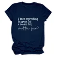 Gros plan sur l'impression du slogan humoristique sur un t-shirt bleu foncé pour femme - S / Hauts / Bleu Marine