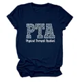Detalle del diseño de Physical Therapist Assistant PTA con leopardo en camiseta - S / Tops / Azul Marino