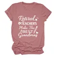 Vista detallada del estampado 'Retired Teachers Make The Best Grandmas' en camiseta malva. - S / Tops / Oro Rosa (Fuente Blanca)