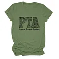 Detalle del texto PTA con estampado de leopardo en camiseta de manga corta verde oliva - S / Tops / Verde oliva