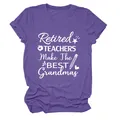 Detalle de camiseta morada con estampado "Retired Teachers Make The BEST Grandmas". - S / Tops / Púrpura