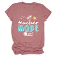 Elegante camiseta malva de mujer con gráfico Teacher mode off y cuello redondo clásico - S / Tops / Oro Rosa (Texto Blanco)