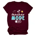 Camiseta de verano granate Teacher Mode Off con diseño gráfico de sol y palmeras - S / Tops / Burdeos (Texto Blanco)