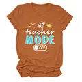 Vista detallada de camiseta color óxido con gráfico teacher mode off e iconos playa - S / Tops / Naranja Quemado (Texto Blanco)