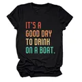 Detail eines schwarzen Baumwoll-T-Shirts mit buntem Good Day To Drink-Aufdruck - S / Oberteile / Schwarz