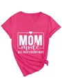 Camiseta fucsia de cuello en V con estampado gráfico MOM mode blanco y nudo lateral. - Rojo Rosa (Fuente Blanca)