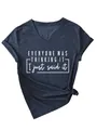 T-shirt col V pour femme avec impression graphique du slogan 'Everyone was thinking it' - Bleu Marine (Police Blanche)